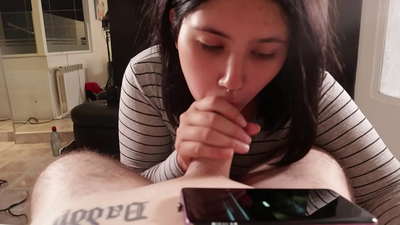 Jeg driller min stedsøster, mens hun ser Disney [Cum]